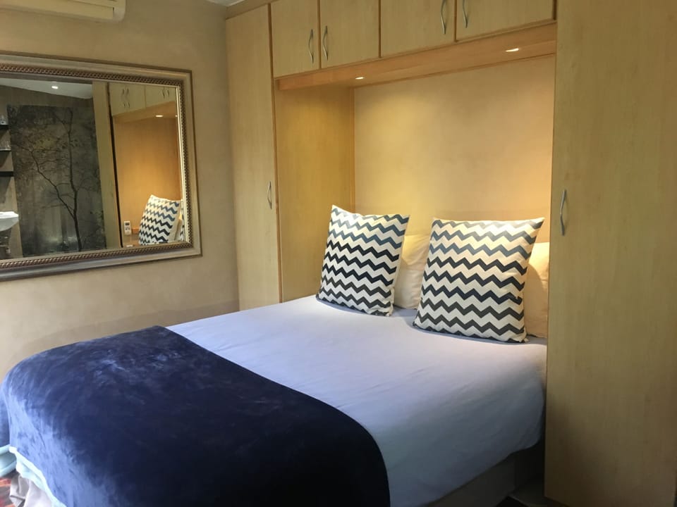 Double Bedroom, Optional Self-Catering | 1 bedroom, premium bedding, down comforters, Tempur-Pedic beds