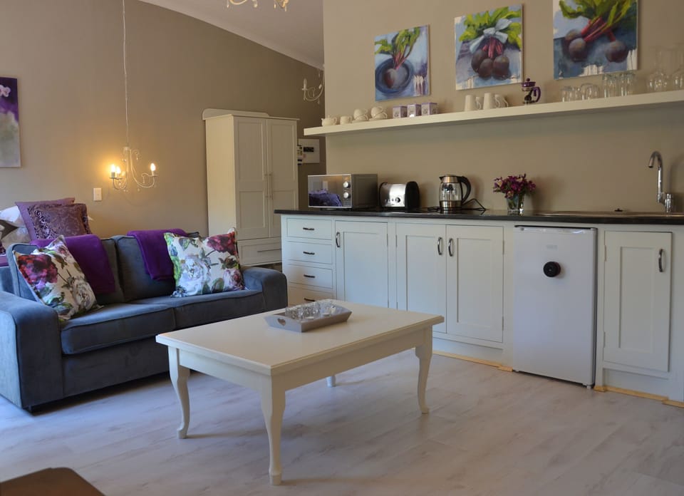 Haze Suite | Private kitchenette | Coffee/tea maker, fridge, electric kettle, cookware/dishes/utensils