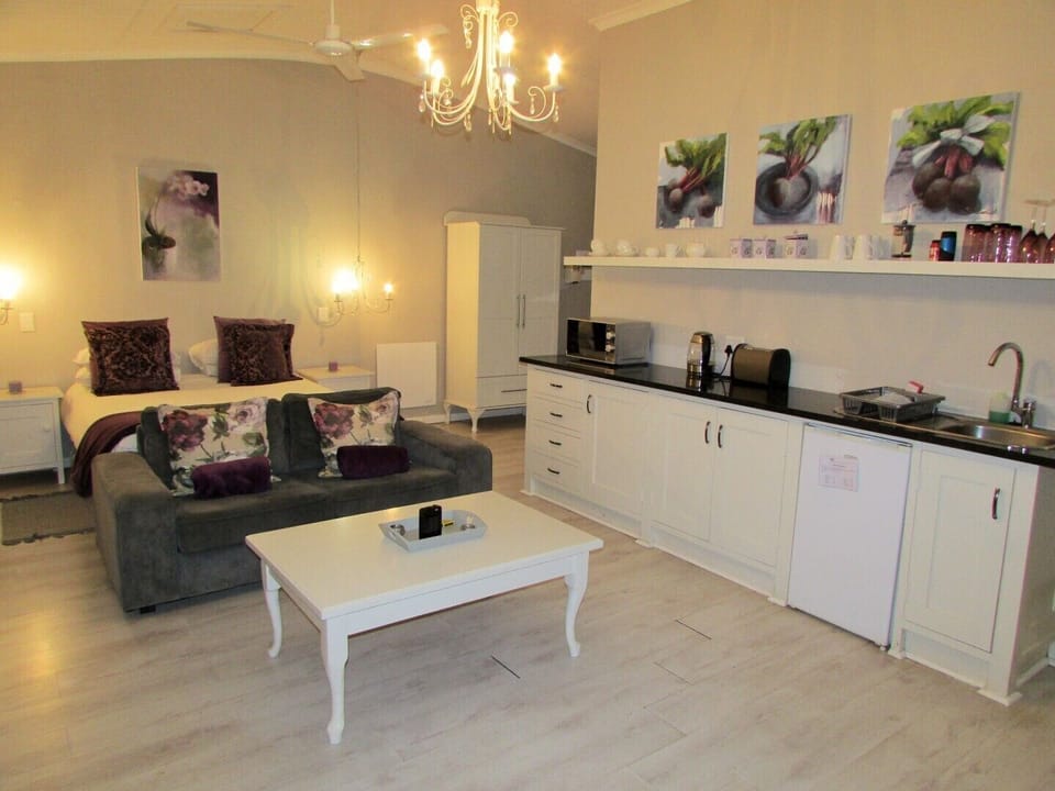 Luxury Studio | Living area | Flat-screen TV