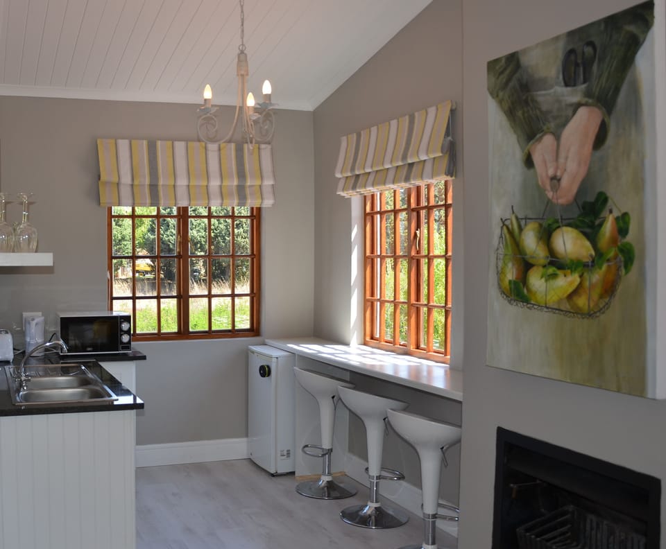 Meadow Suite | Private kitchenette | Coffee/tea maker, fridge, electric kettle, cookware/dishes/utensils