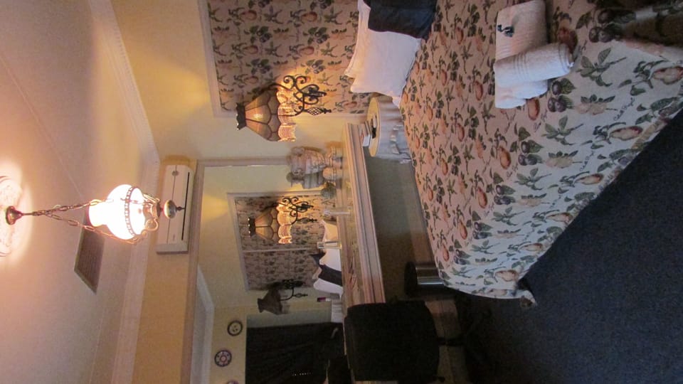 Room (Bell Grado) | In-room safe, iron/ironing board (on request), WiFi (free)