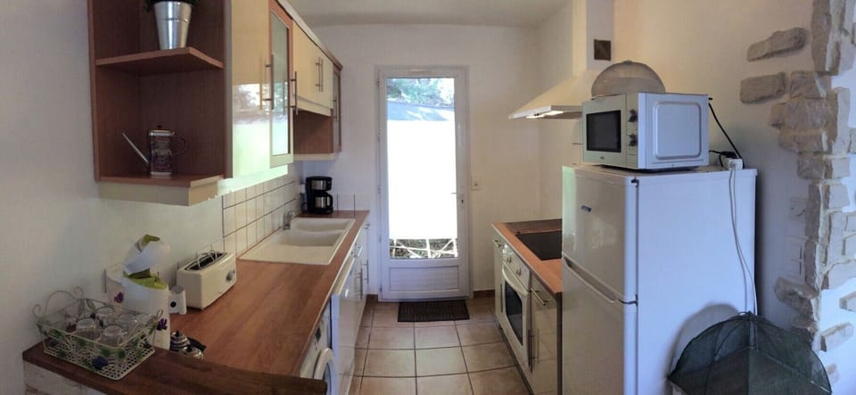 Classic Cottage, Garden View | Private kitchen