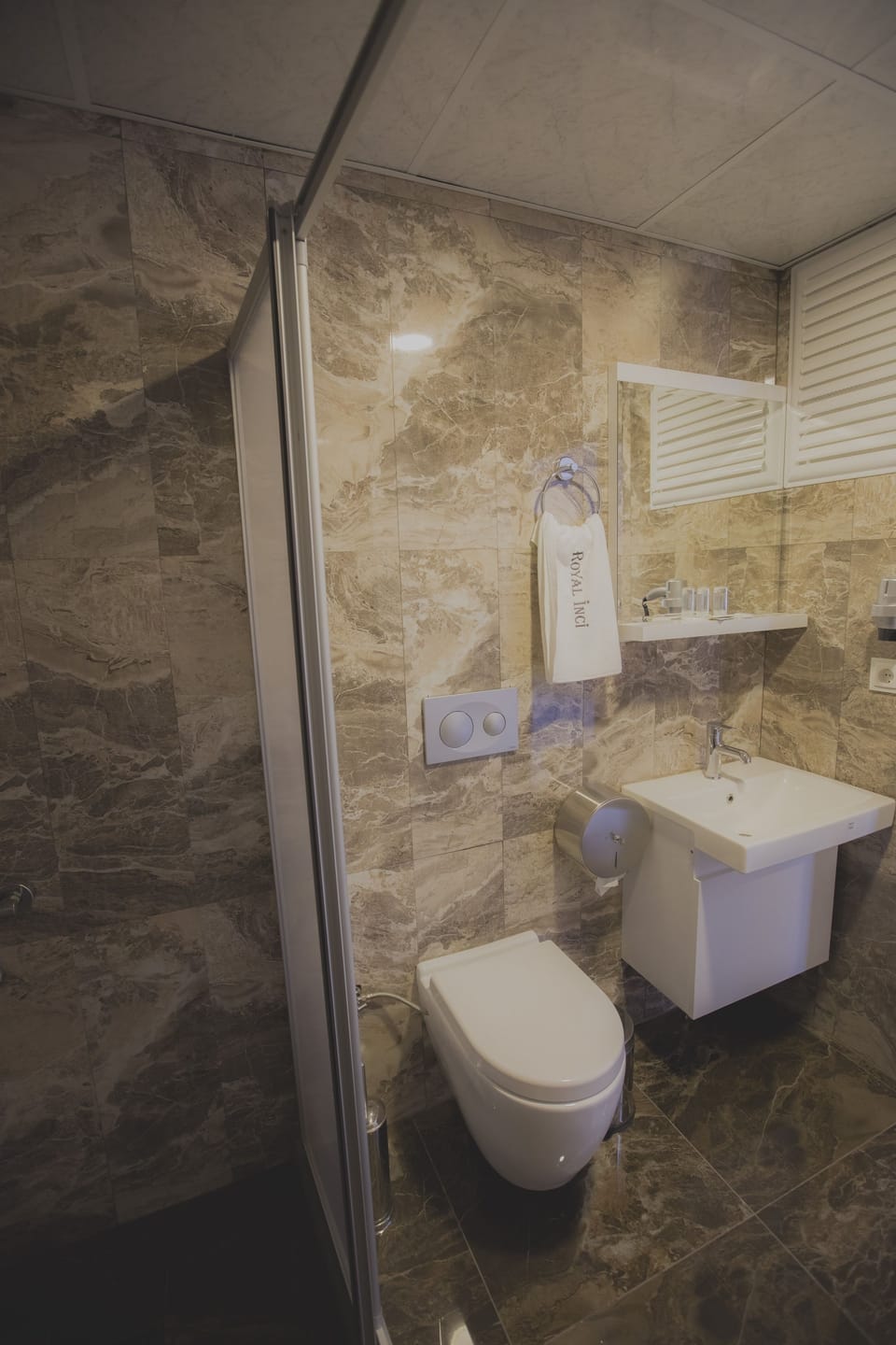 Family Suite, 1 Bedroom, Lanai, City View | Bathroom | Shower, rainfall showerhead, free toiletries, hair dryer