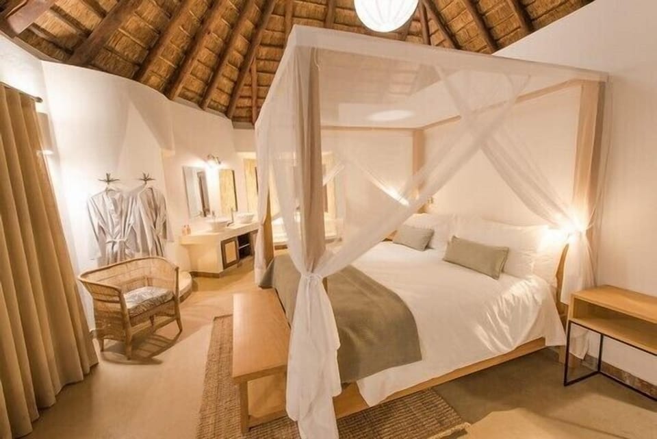 Honeymoon Suite | Premium bedding, minibar, in-room safe, desk