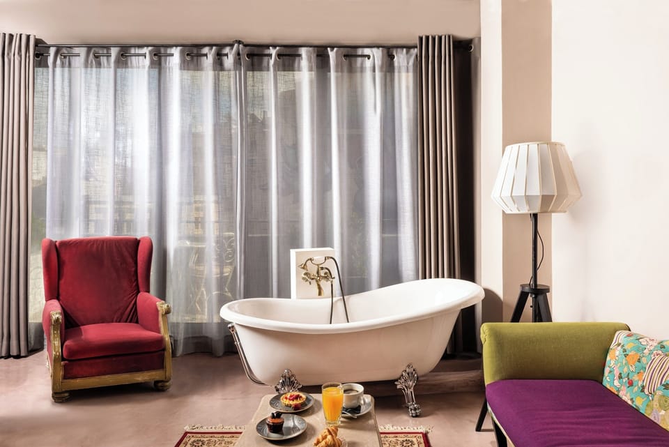 Acropolis Elegant Suite | Premium bedding, minibar, in-room safe, blackout drapes