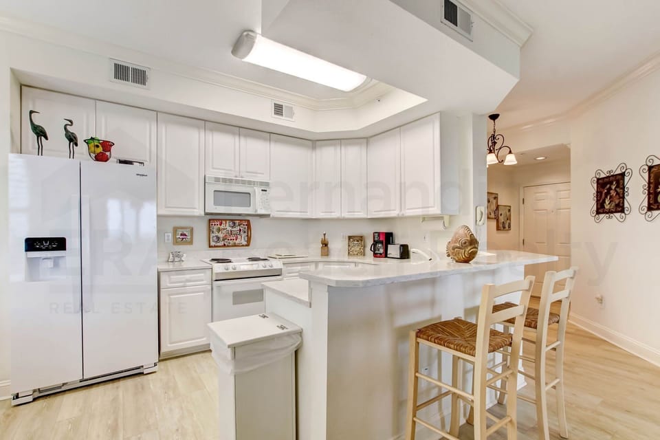 Condo, 3 Bedrooms | Private kitchen | Full-size fridge, microwave, oven, stovetop