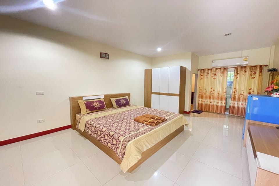 Deluxe Double Room | Desk, iron/ironing board, free cribs/infant beds, free WiFi