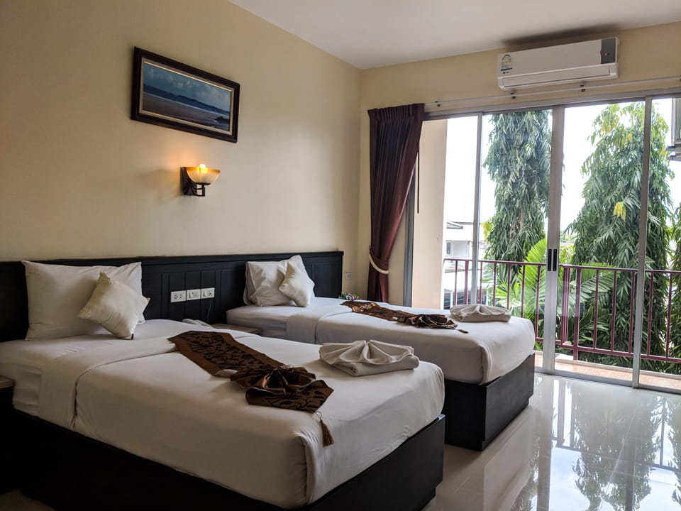 Superior Room | Desk, blackout drapes, rollaway beds, free WiFi
