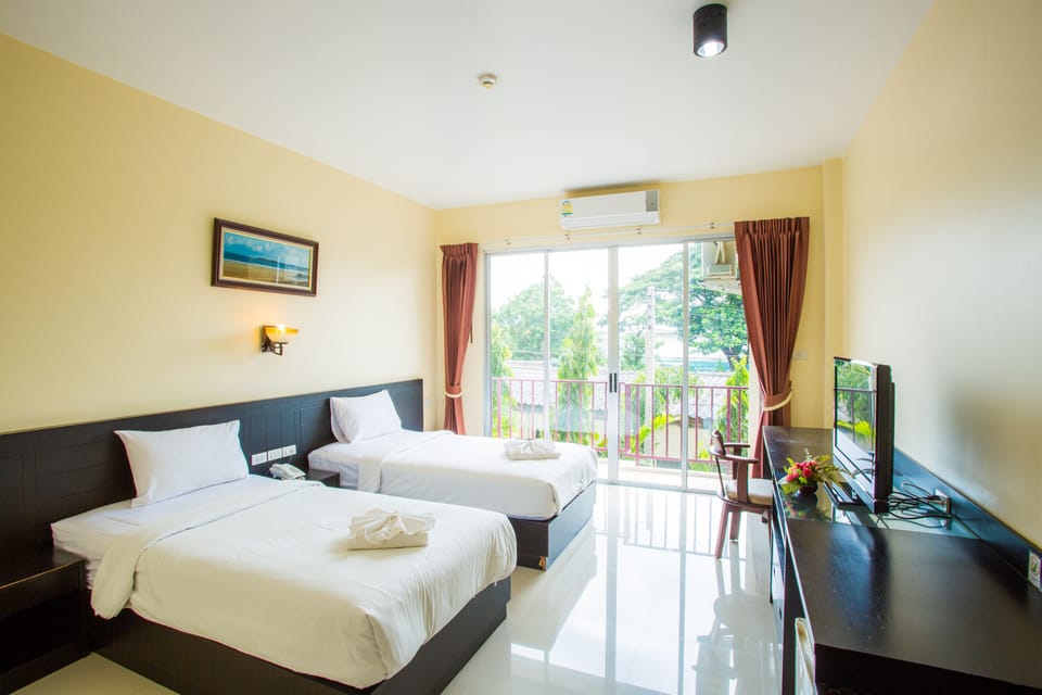 Superior Room | Desk, blackout drapes, rollaway beds, free WiFi