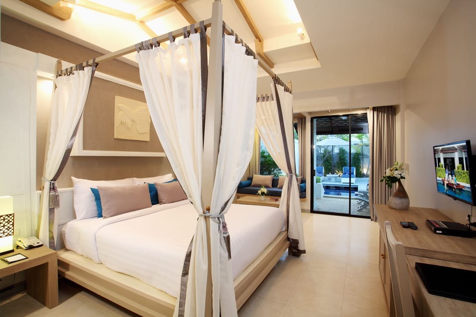 Pool Suites | Minibar, in-room safe, desk, free WiFi