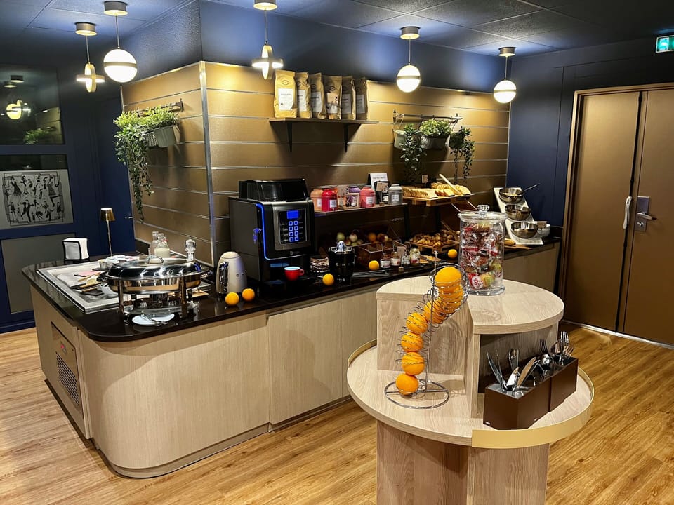 Breakfast area