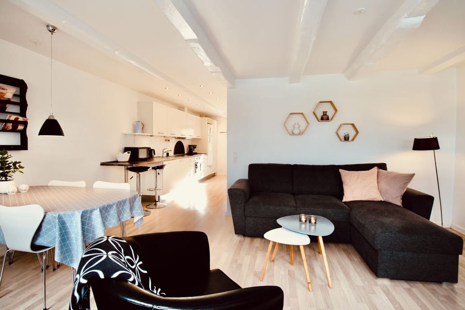 Family Apartment, Terrace, Garden View | Living area | Books