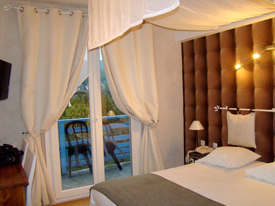 Standard Single Room, 1 Bedroom, Private Bathroom | In-room safe, desk, soundproofing, free WiFi