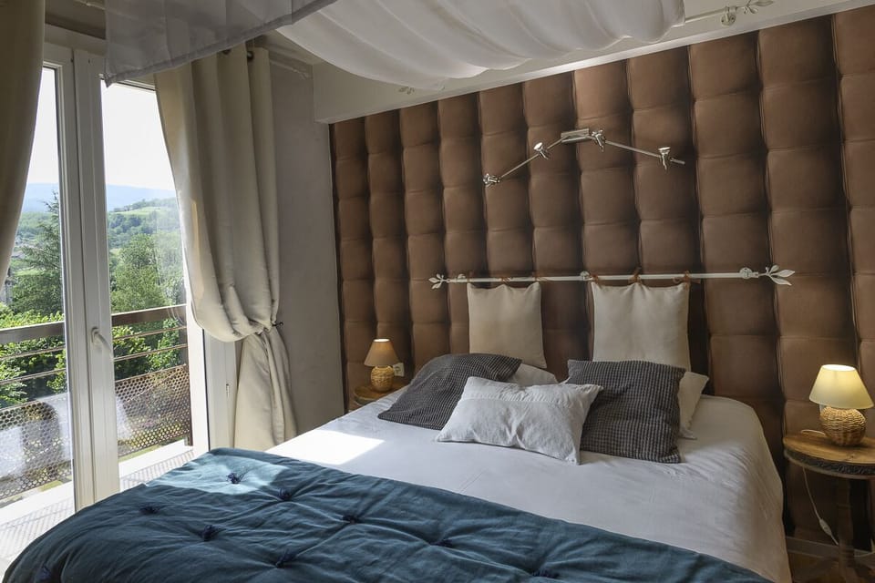 Superior Double Room | In-room safe, desk, soundproofing, free WiFi