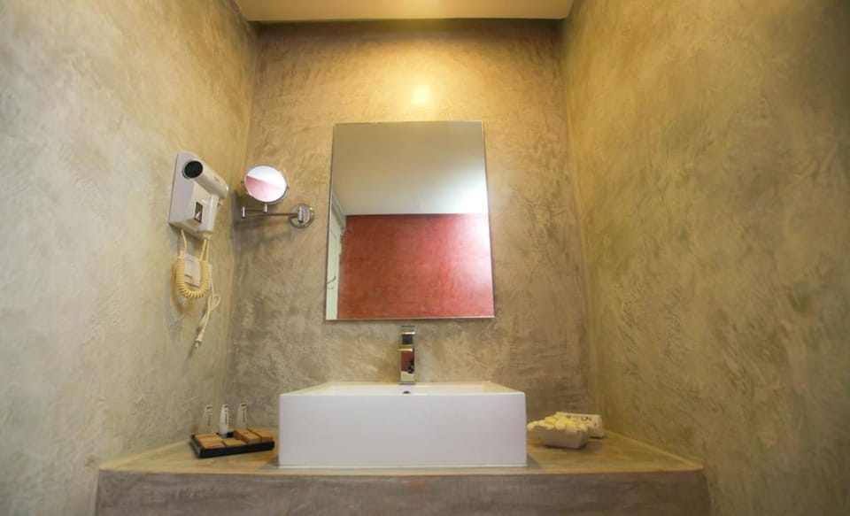 Bathroom sink