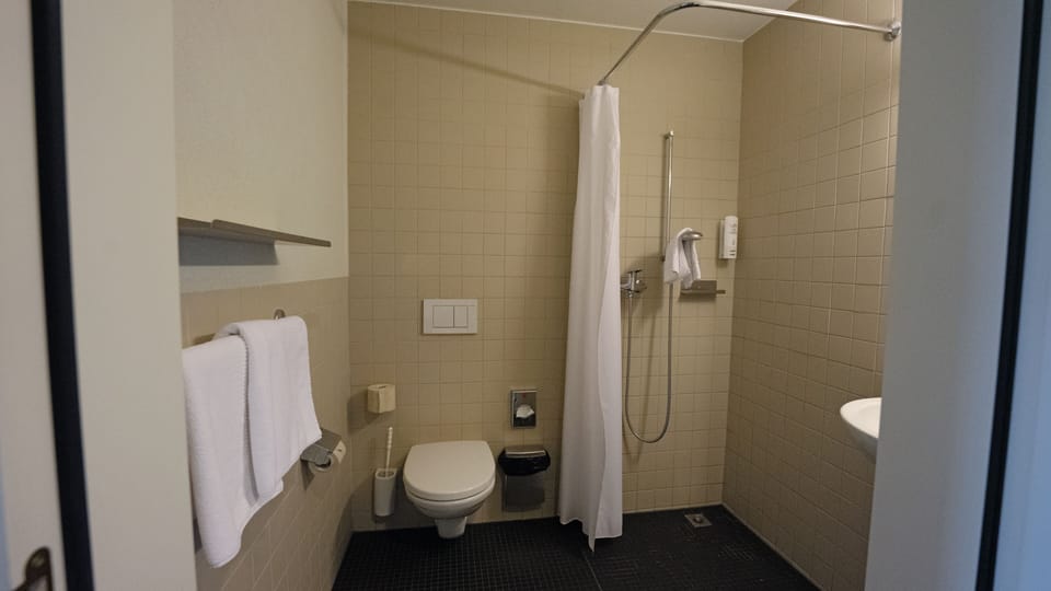 Shower, towels
