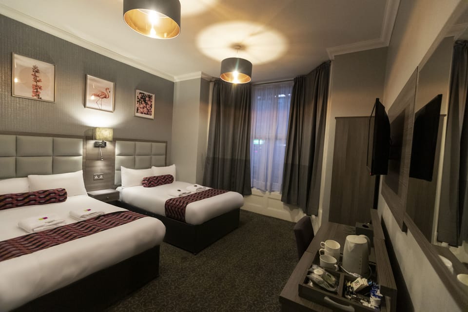 Quadruple Room | Desk, iron/ironing board, free WiFi