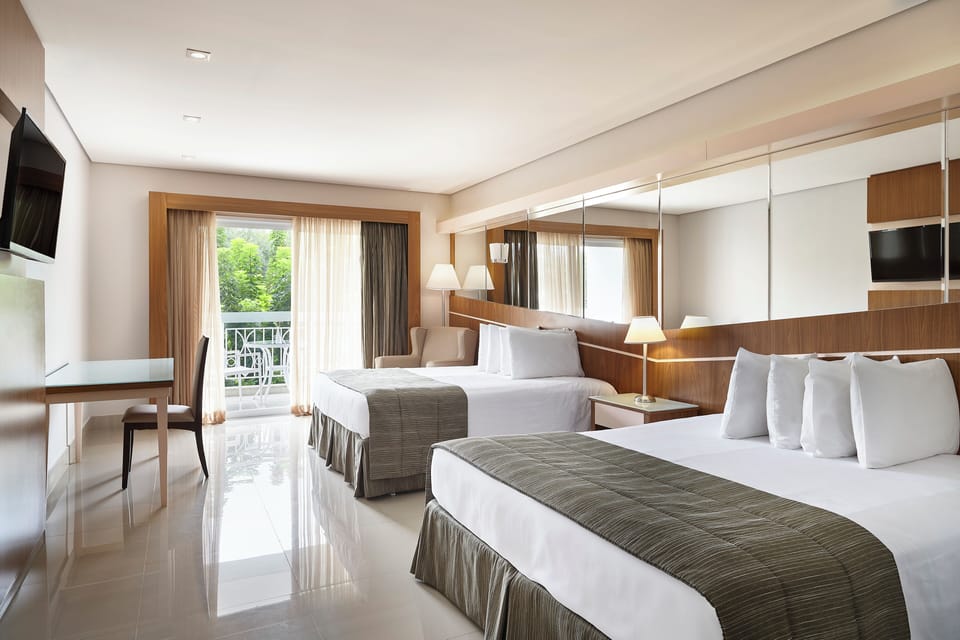 Apartamento Superior Etoile | Minibar, in-room safe, individually decorated, individually furnished