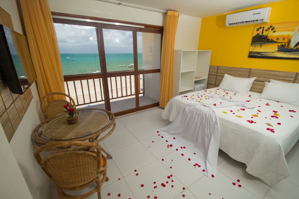 Double Room, Jetted Tub, Ocean View | Minibar, blackout drapes, WiFi (free), bed sheets