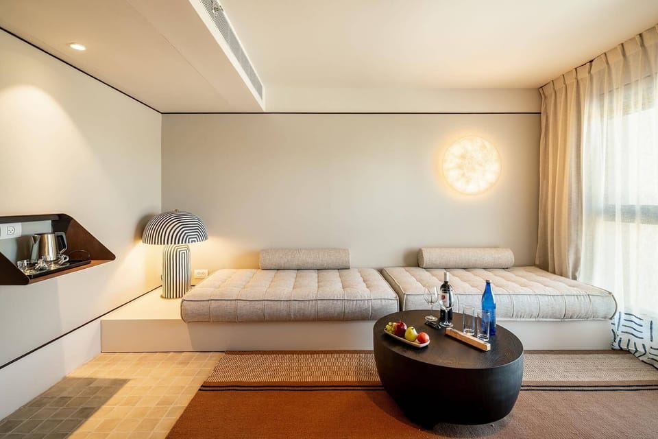 Family Room Plus | In-room safe, desk, iron/ironing board, free WiFi