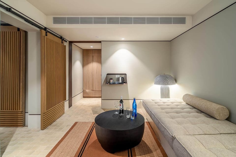 Family Room Plus | In-room safe, desk, iron/ironing board, free WiFi