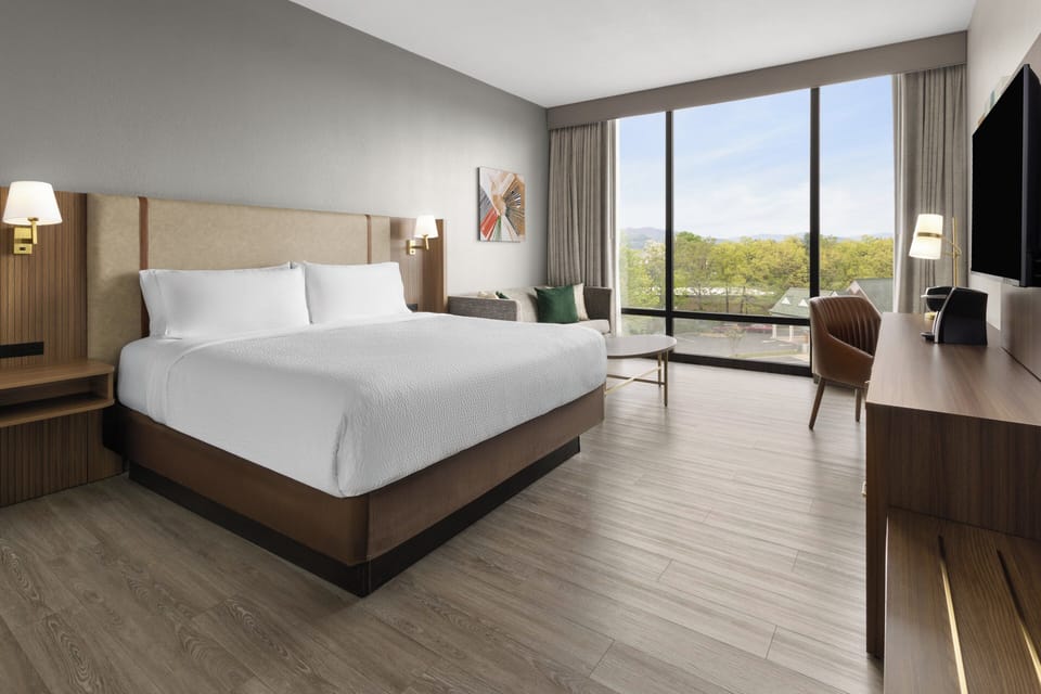 Premium Room, 1 King Bed, Mountain View | Premium bedding, pillowtop beds, in-room safe, desk