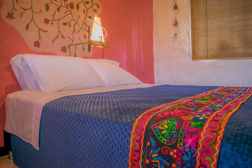 Junior Suite | In-room safe, desk, bed sheets
