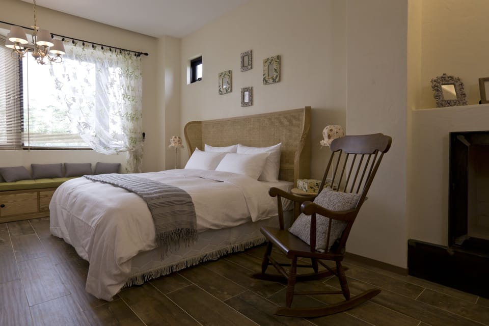 Premium bedding, desk, rollaway beds, free WiFi
