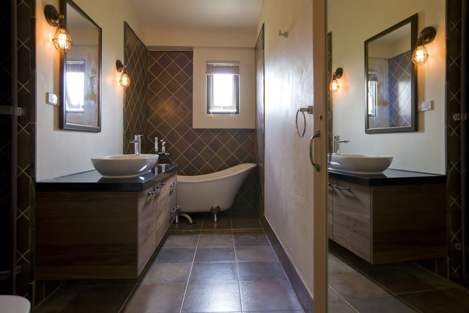 Premium Double Room | Bathroom | Shower, free toiletries, hair dryer, slippers