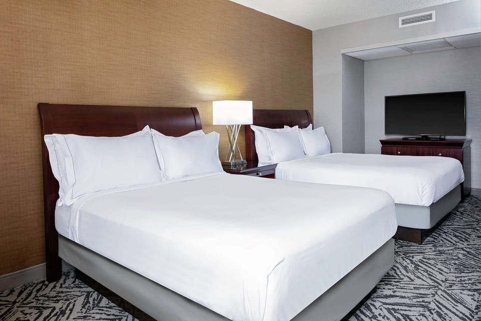 2 Queens | Premium bedding, desk, laptop workspace, iron/ironing board