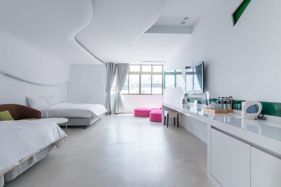 Quadruple Room | Desk, soundproofing, free WiFi, bed sheets