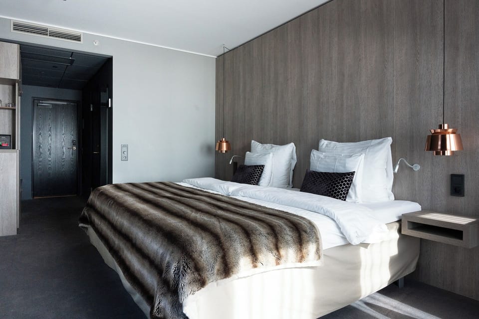 Superior Room | Minibar, in-room safe, desk, laptop workspace