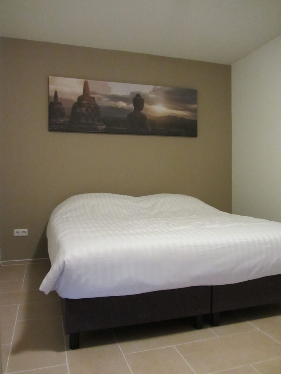 1 bedroom, desk, free cribs/infant beds, free WiFi