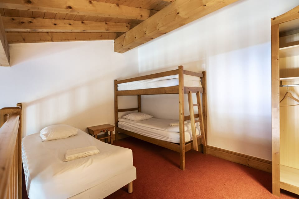 Quadruple Room | Desk, soundproofing, free cribs/infant beds, free WiFi