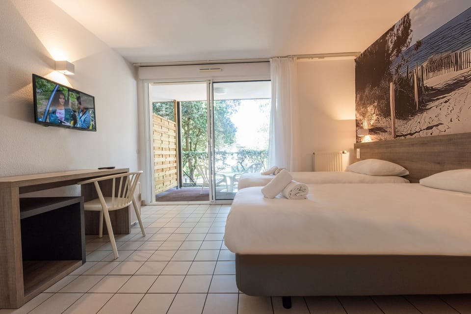 Room, 4 Bedrooms, Connecting Rooms | Free WiFi, bed sheets