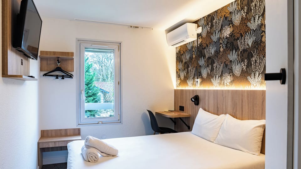 Double Room | Premium bedding, desk, blackout drapes, soundproofing