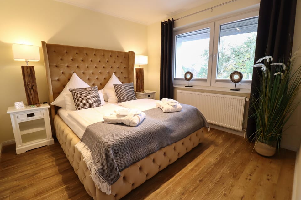 Small Wellness Suite | Hypo-allergenic bedding, individually decorated, individually furnished