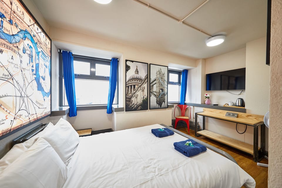 Double Room | Iron/ironing board, free WiFi, bed sheets