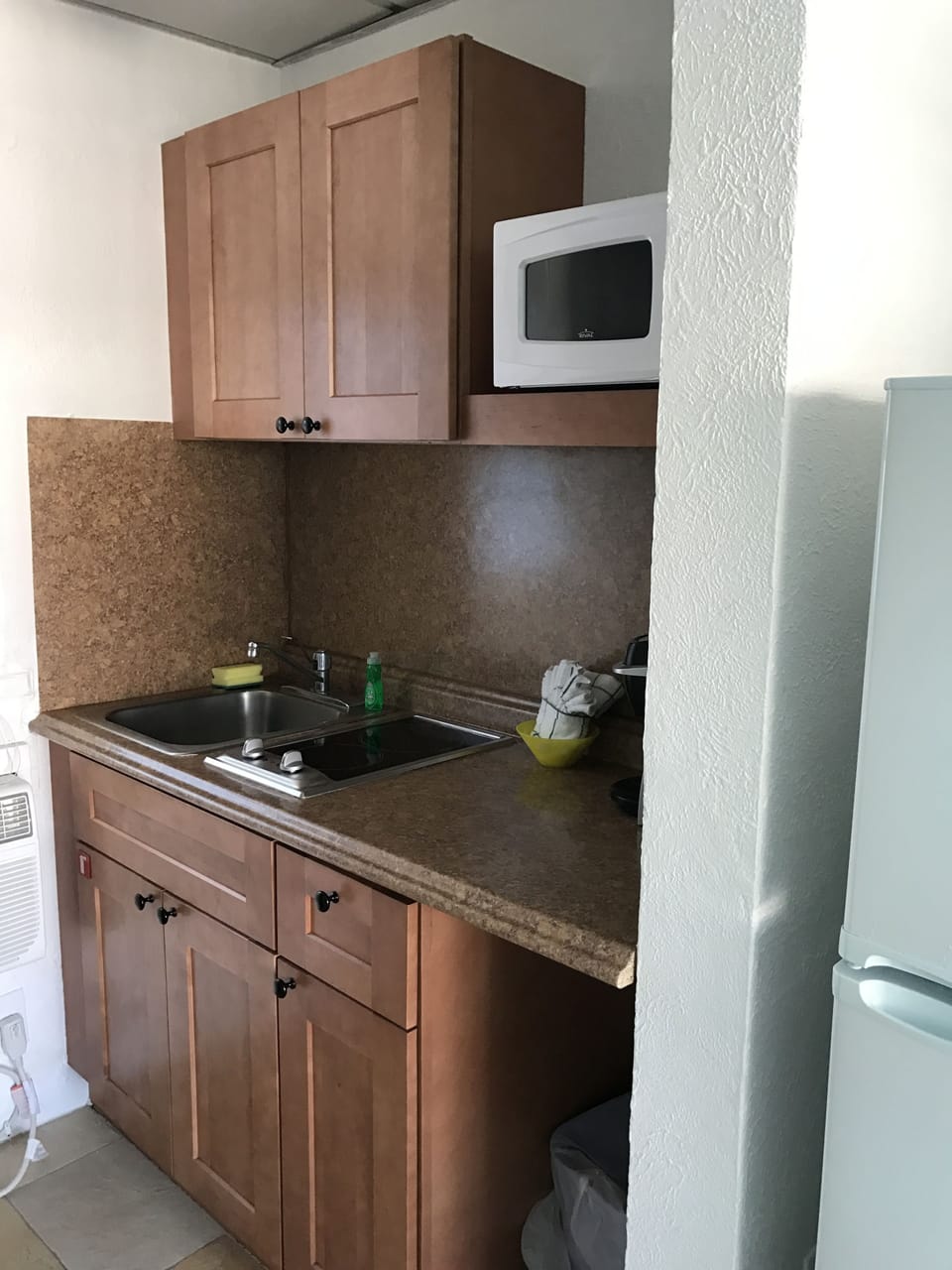 Standard Room, 2 Double Beds, Kitchenette | Desk, WiFi (free), bed sheets