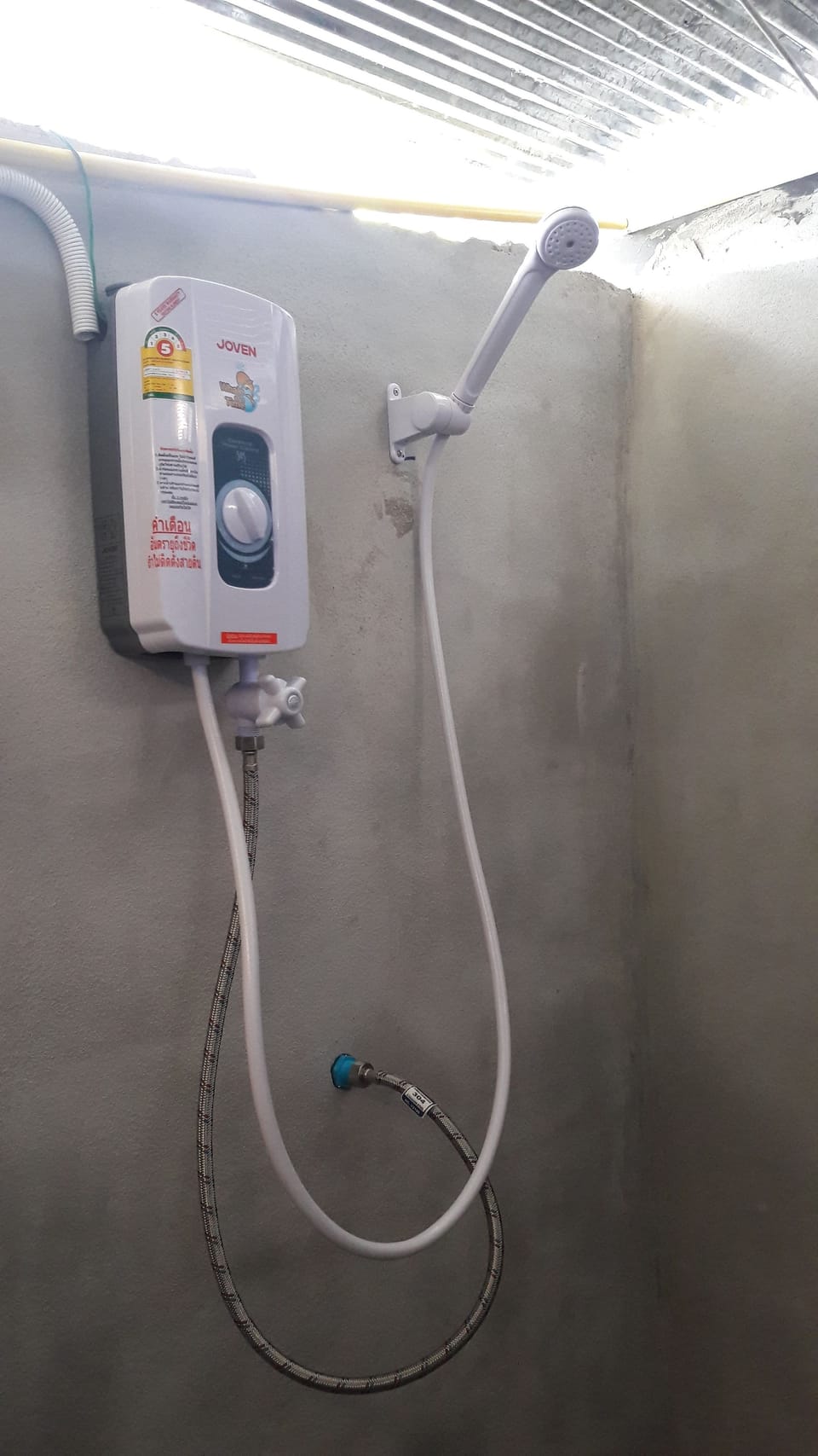 Hut Fan with Shared Bathroom | Bathroom | Free toiletries, towels