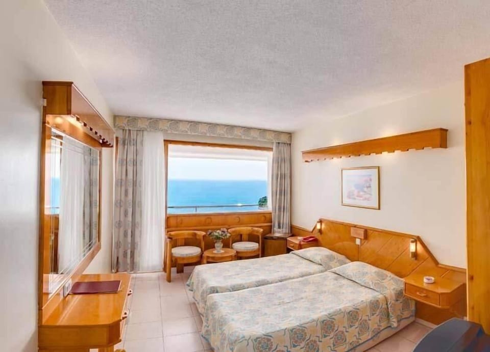 Standard Sea View A Block | Desk, free cribs/infant beds, free rollaway beds