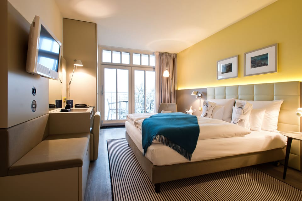 Classic Double Room, Balcony, Partial Sea View | Hypo-allergenic bedding available, minibar, in-room safe, desk
