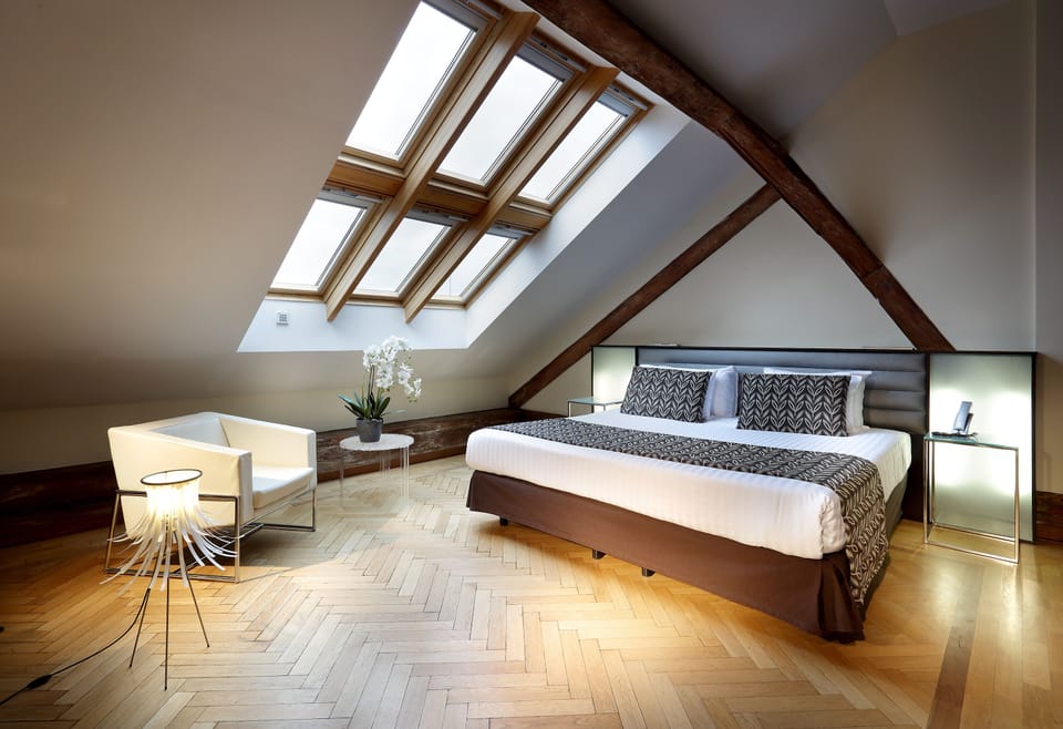 Deluxe Double Room | Minibar, in-room safe, individually decorated, individually furnished