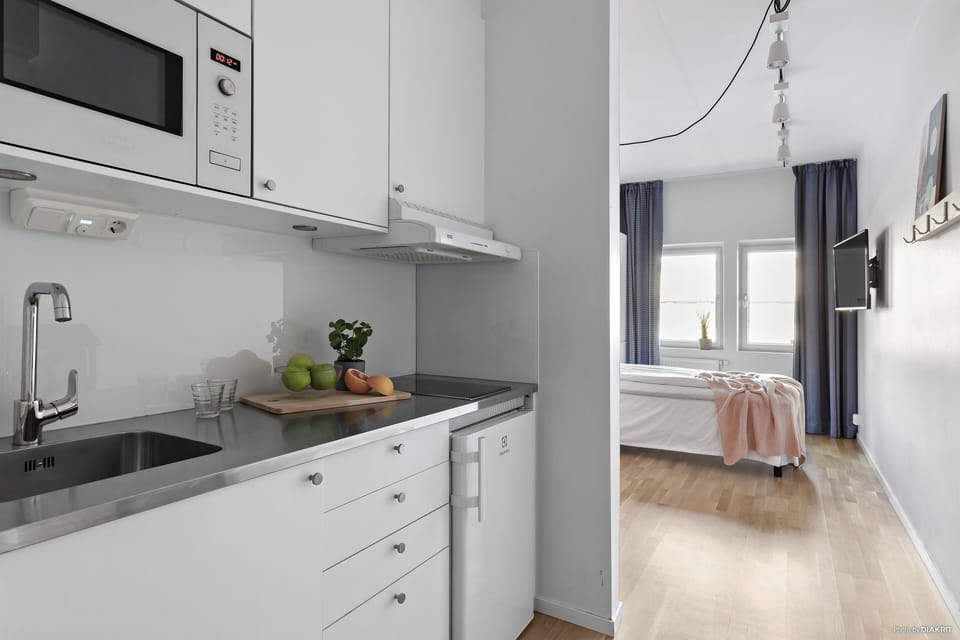 Single Studio | Blackout drapes, iron/ironing board, free WiFi, bed sheets