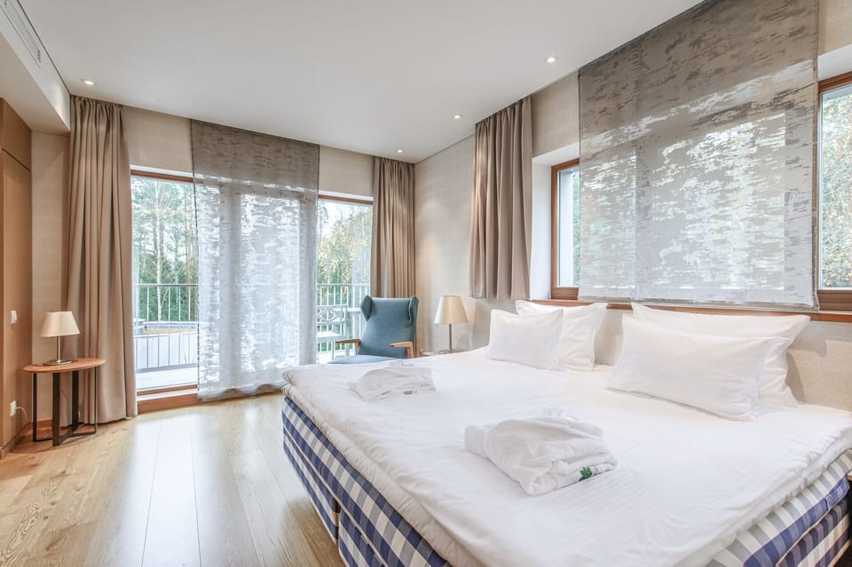 Superior Deluxe Room (with Spa Access) | Premium bedding, minibar, in-room safe, desk