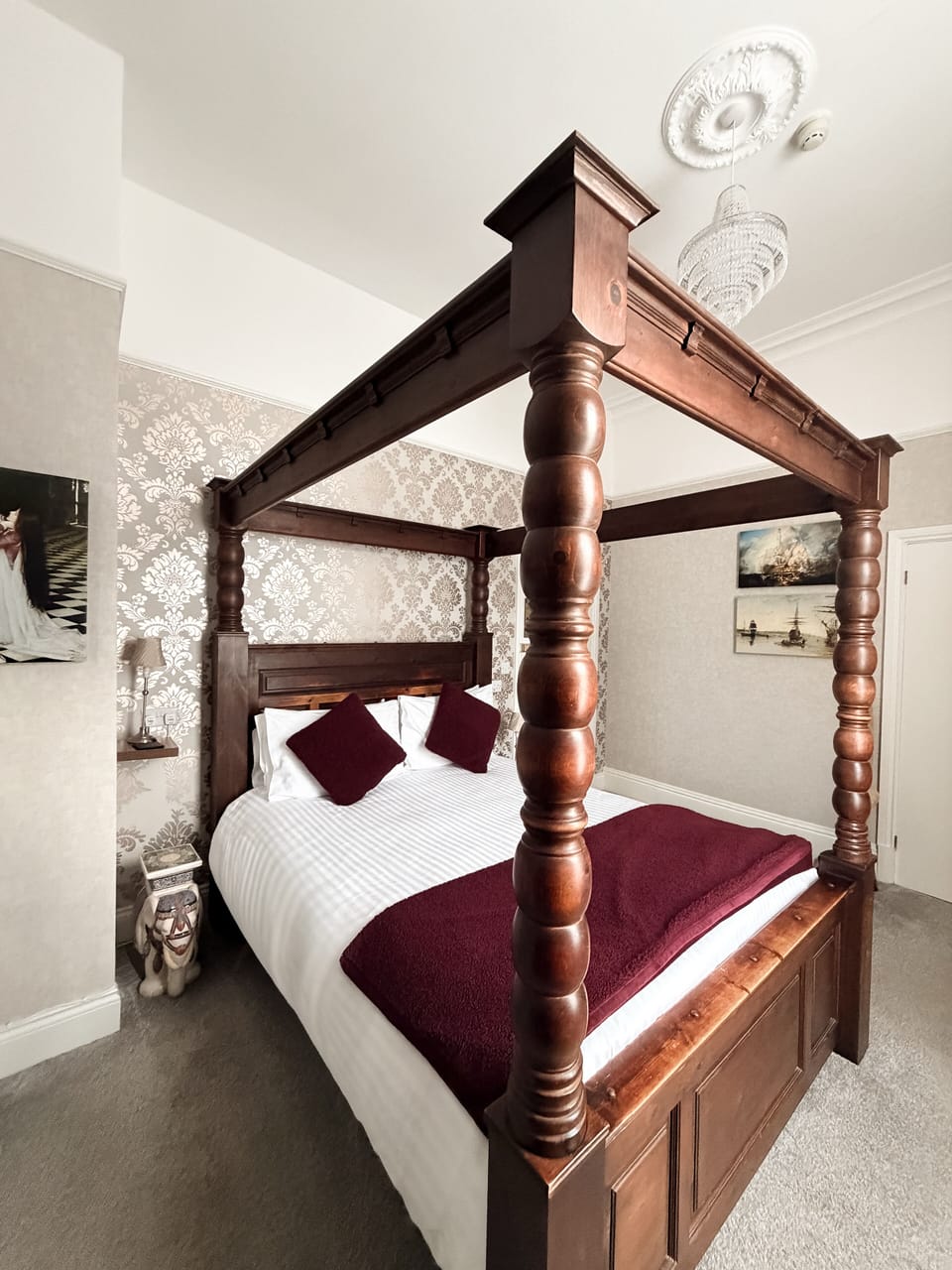 Double Room (Four Poster Bedroom) | Individually decorated, individually furnished, bed sheets