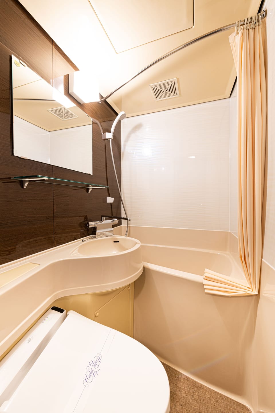 Japanese-Style Deluxe Room (Check in by 10pm), Non Smoking | Bathroom | Free toiletries, hair dryer, slippers, towels