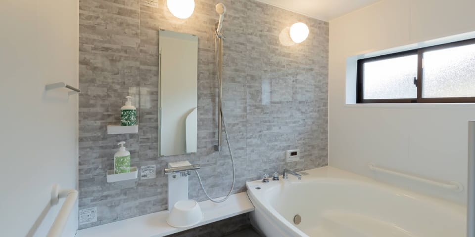 Free toiletries, hair dryer, slippers, bidet