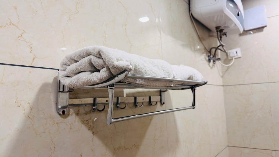 Standard Room | Bathroom | Shower, free toiletries, hair dryer, bidet