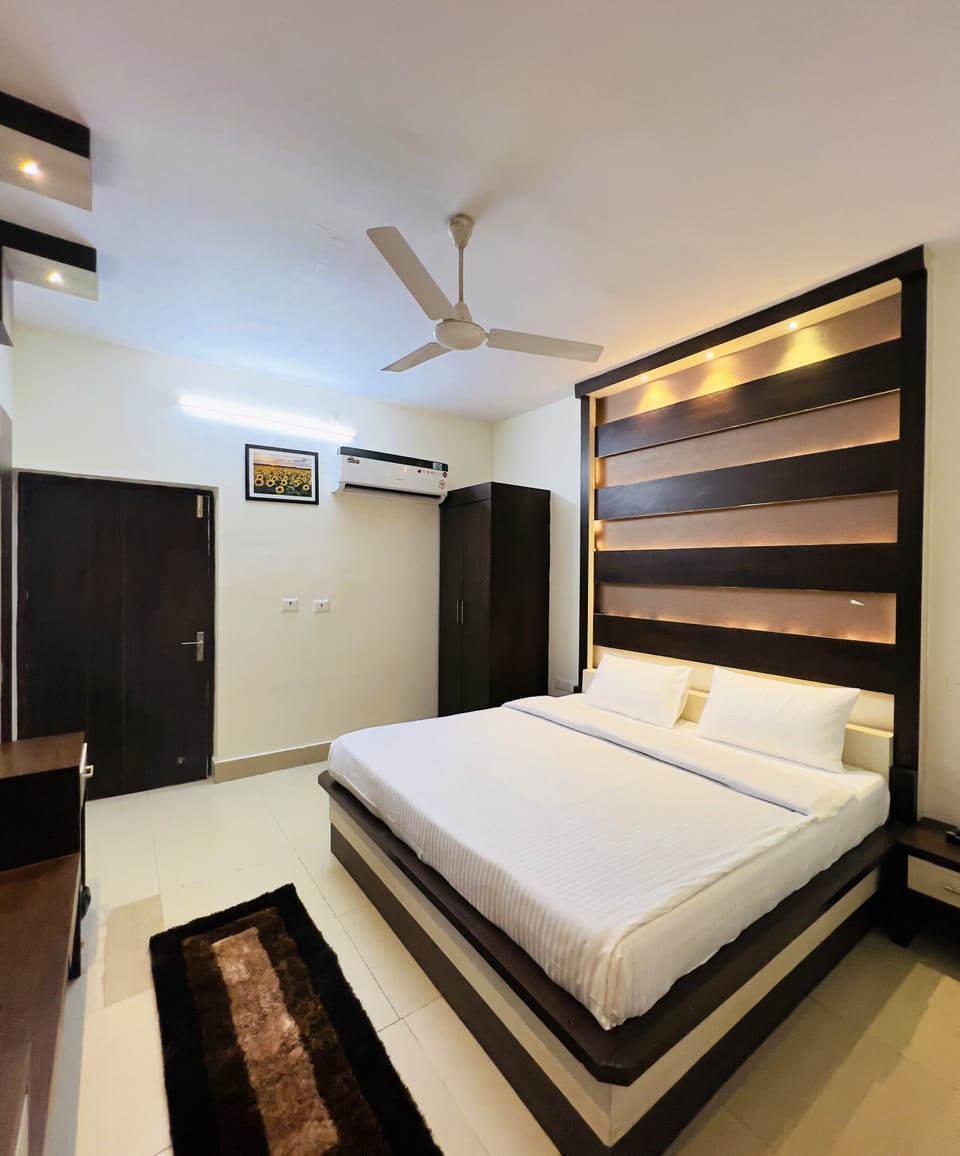 Standard Room | Memory foam beds, minibar, in-room safe, desk